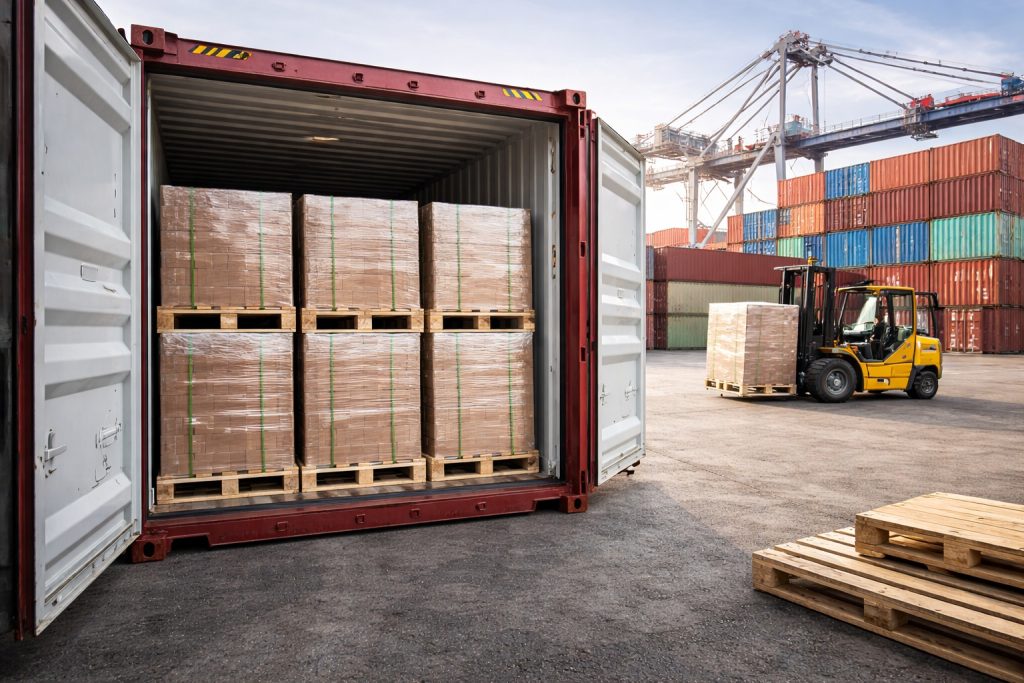 how many pallets fit in a container